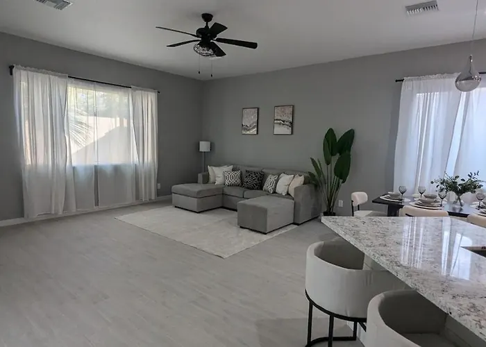 Spacious 5 Bd Luxury Getaway Near Westgate Glendale