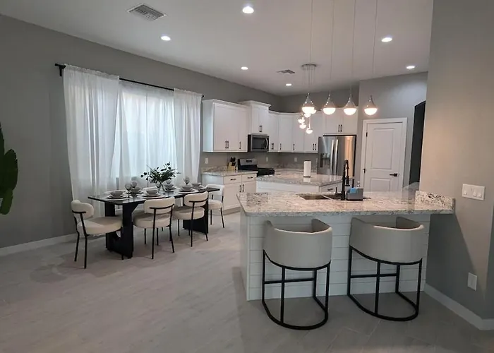 Spacious 5 Bd Luxury Getaway Near Westgate * Glendale