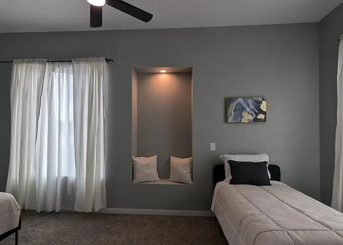 Spacious 5 Bd Luxury Getaway Near Westgate Glendale