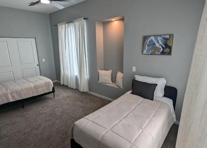 Spacious 5 Bd Luxury Getaway Near Westgate * Glendale