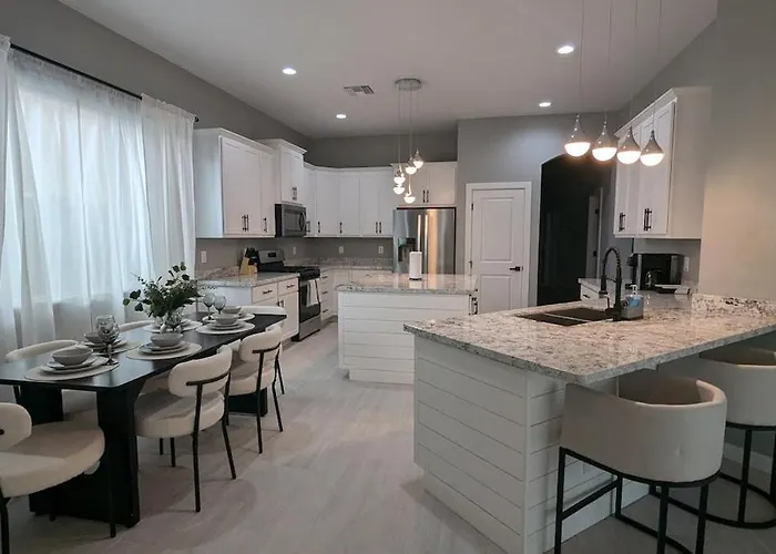 Spacious 5 Bd Luxury Getaway Near Westgate Ferienhaus