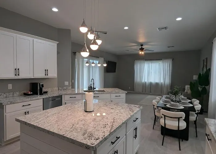 Spacious 5 Bd Luxury Getaway Near Westgate Ferienhaus *